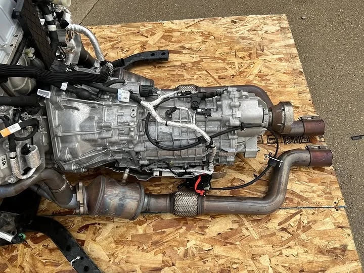 T500 Supercharged 5.2L Predator Engine & Automatic Transmission - Image 5