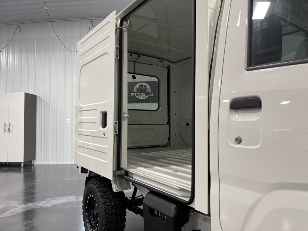 AUTOMATIC TRANS 2025 Daihatsu Hijet Box Truck (Made By Toyota) - Image 3