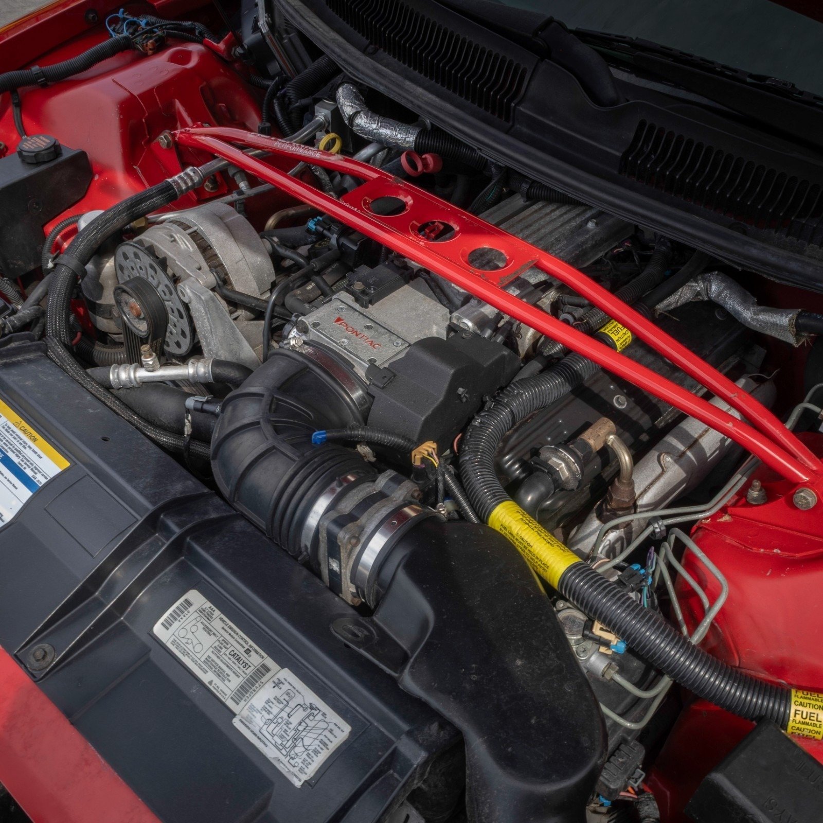 1997 Pontiac Firebird Formula – 5.7L LT1 Engine & 4L60E 4-Speed Automatic Transmission Pullout - Image 2