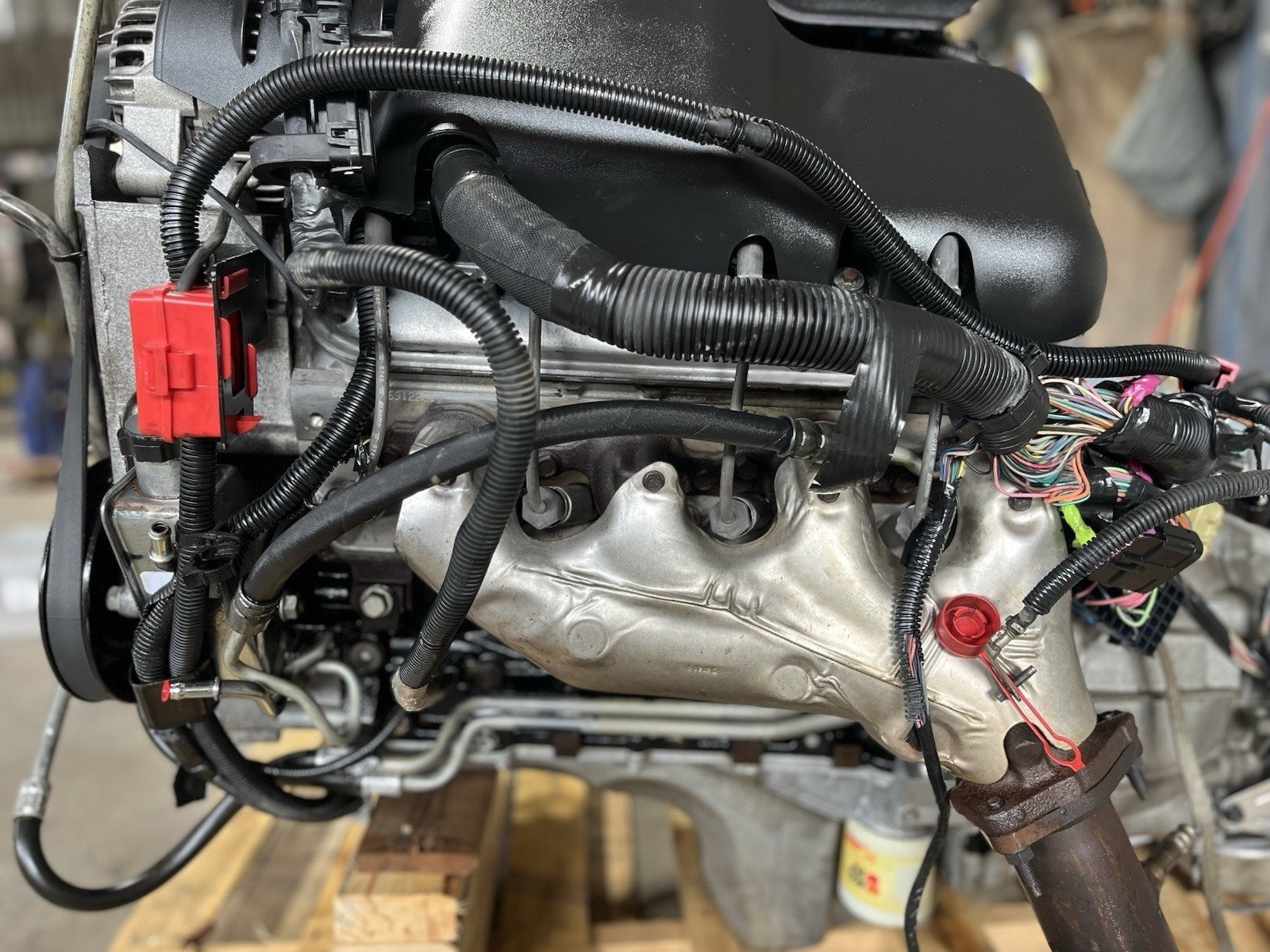 2006 Cadillac Escalade – 6.0L LQ9 Engine & 4L65 2WD Automatic Transmission Pullout - Image 4