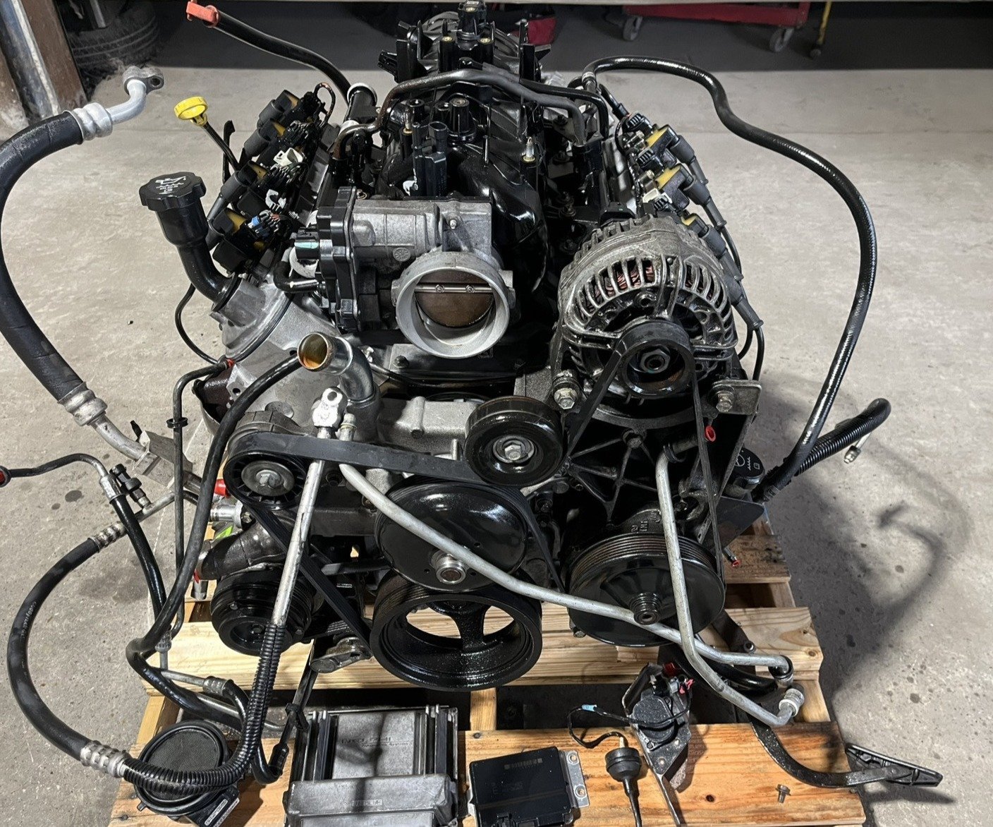 2005 GMC Yukon Denali – 6.0L LQ4 Engine & 4L65 4x4 Automatic Transmission Pullout