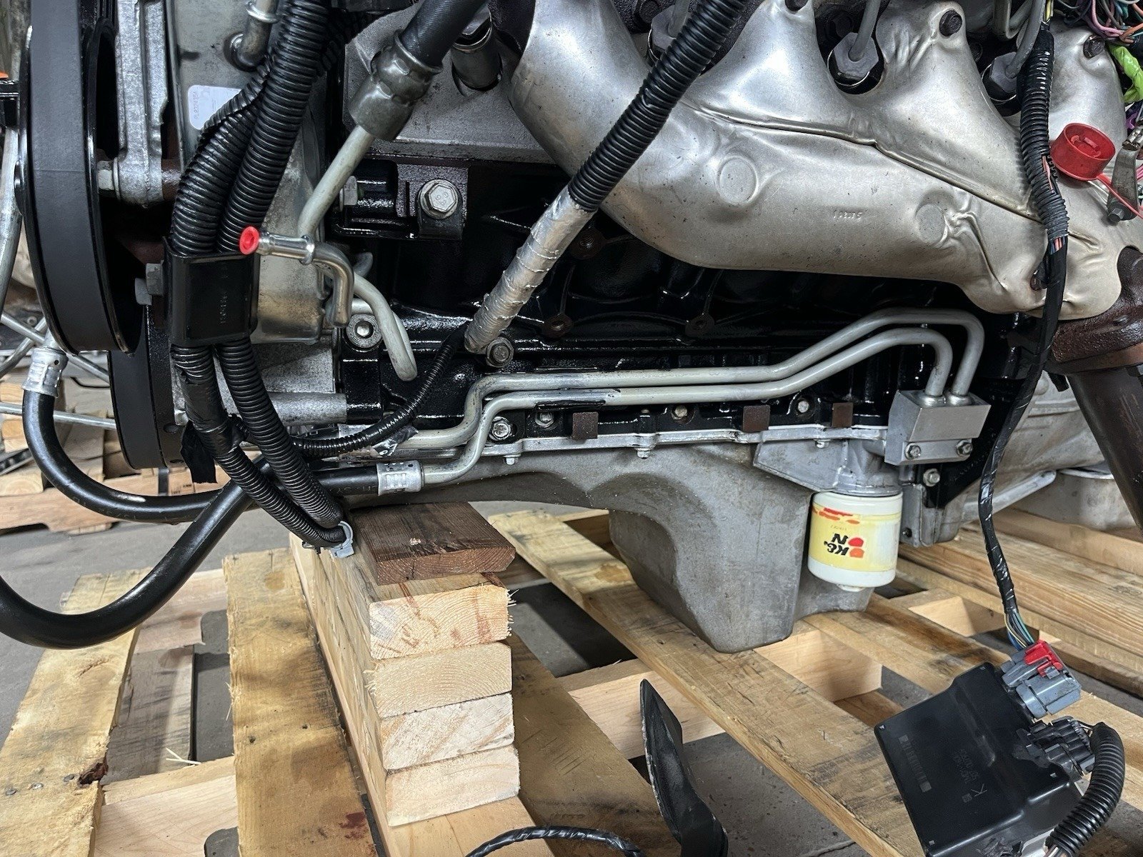 2006 Cadillac Escalade – 6.0L LQ9 Engine & 4L65 2WD Automatic Transmission Pullout - Image 3