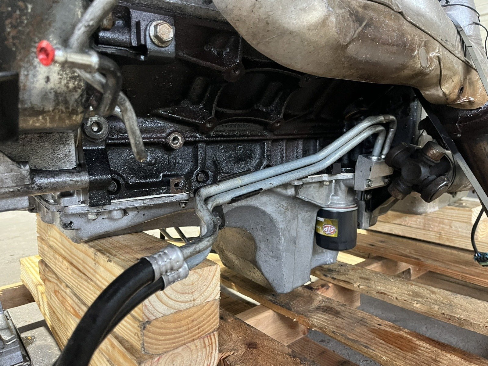 2005 GMC Yukon Denali – 6.0L LQ4 Engine & 4L65 4x4 Automatic Transmission Pullout - Image 8