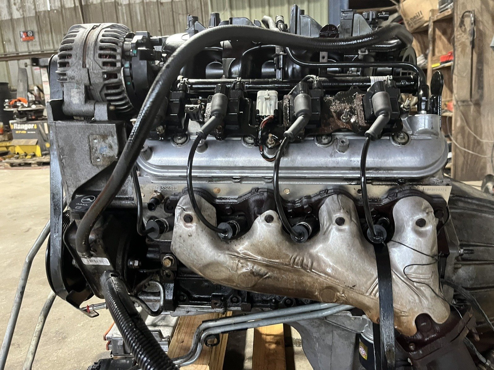 2005 GMC Yukon Denali – 6.0L LQ4 Engine & 4L65 4x4 Automatic Transmission Pullout - Image 9