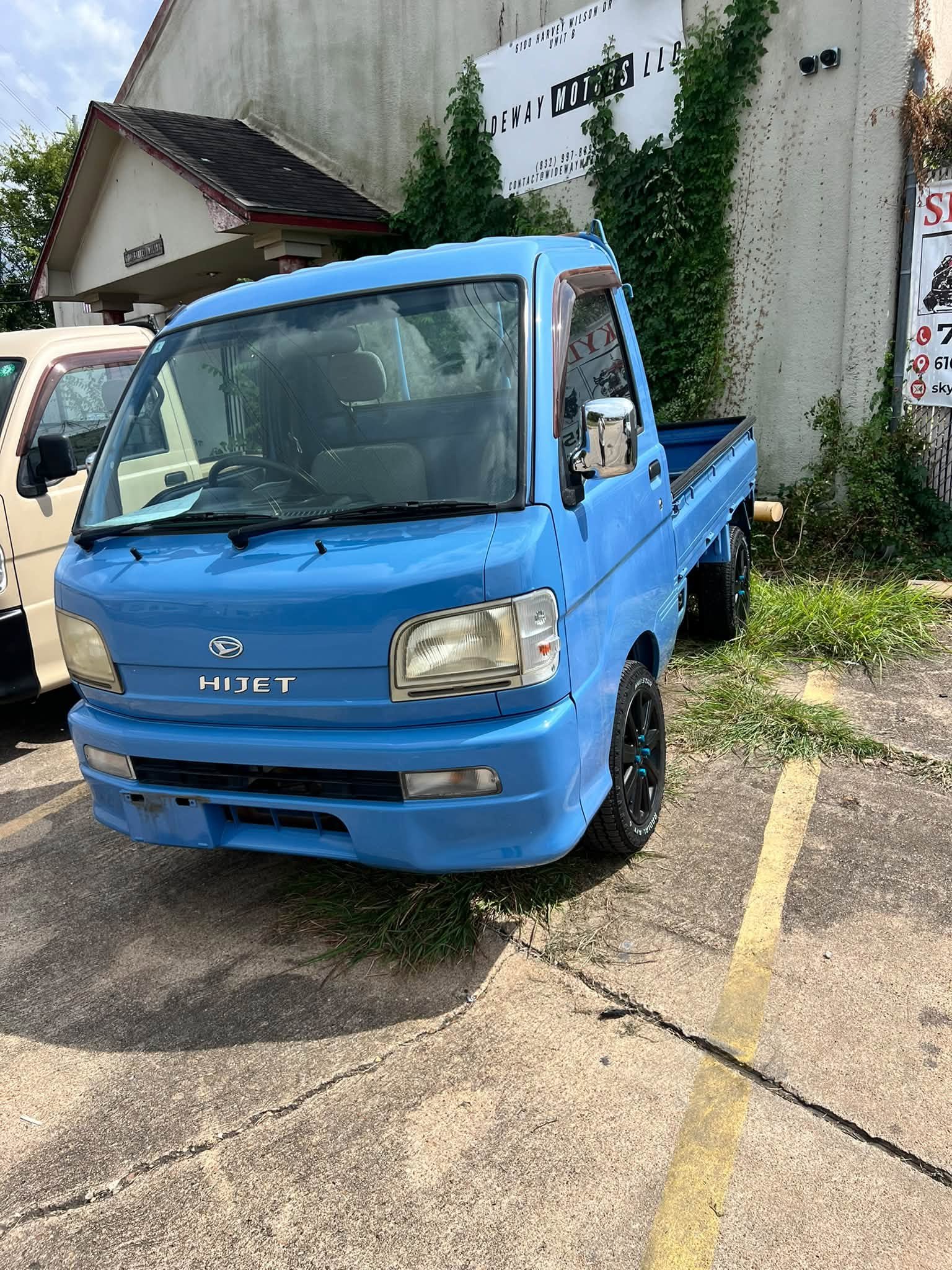 2000 Daihatsu HIJET 4WD RHD - Image 2