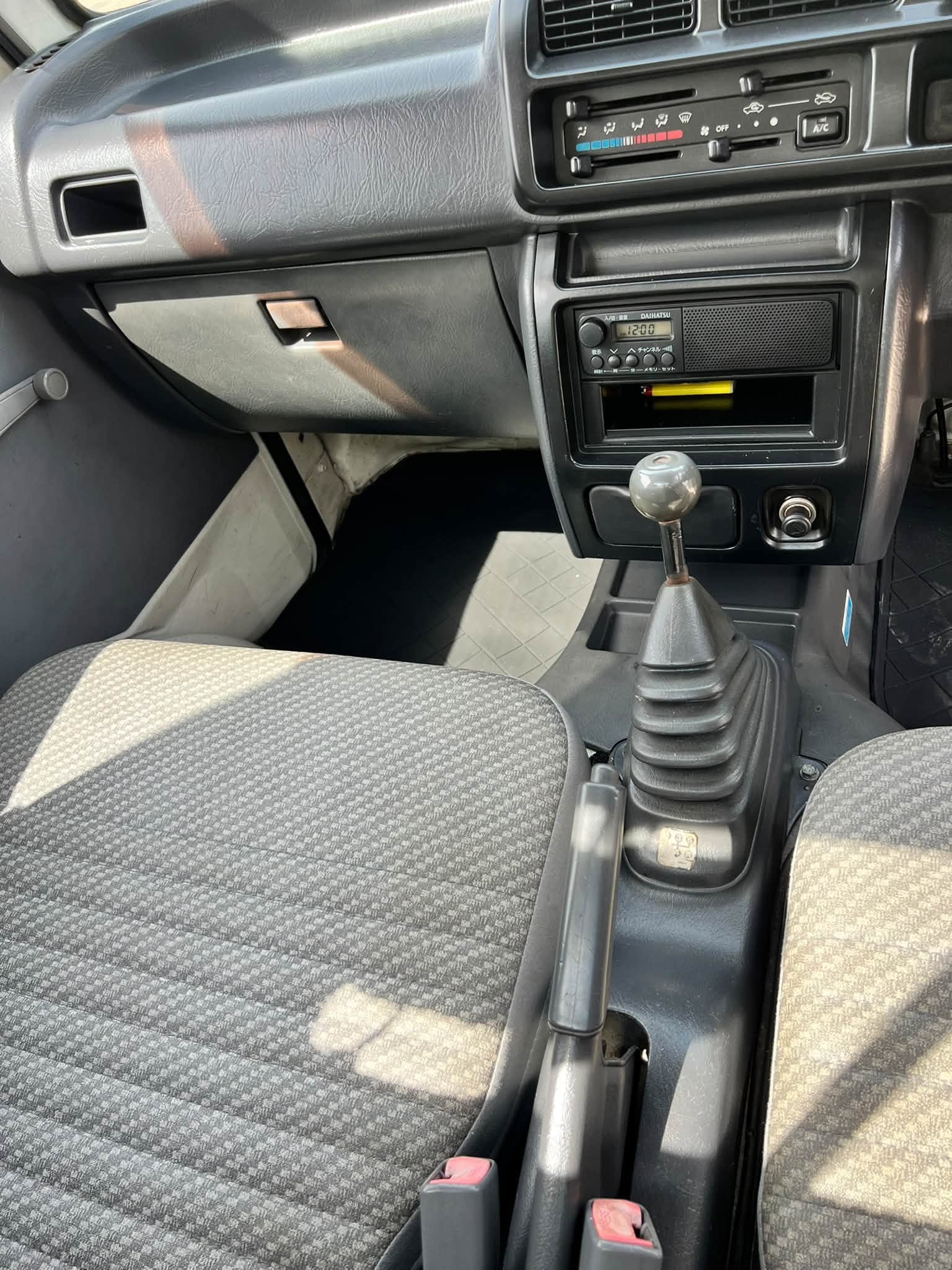 2000 Daihatsu HIJET RWD - Image 3